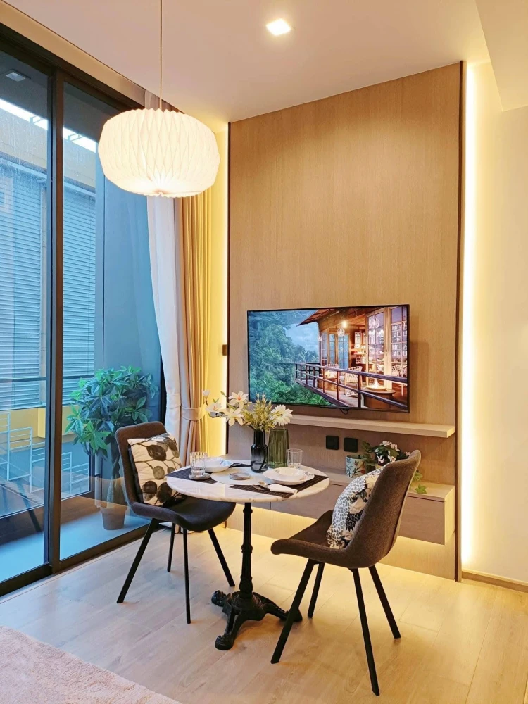 For Sale/rent The Crest Park Residence, high floor, beautiful view, very nice decorated room Well, like this, you need to reserve now.