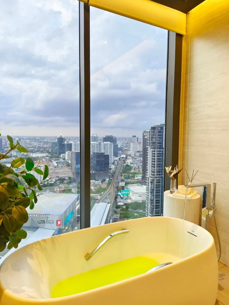 For Sale/rent The Crest Park Residence, high floor, beautiful view, very nice decorated room Well, like this, you need to reserve now.