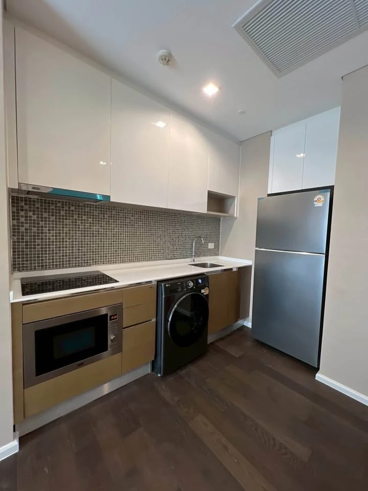 sale/rent : The Saint Residences, corner room, high floor, beautiful view, comfortable, quiet, not hot, head of bed not touching anyone, reserve now.