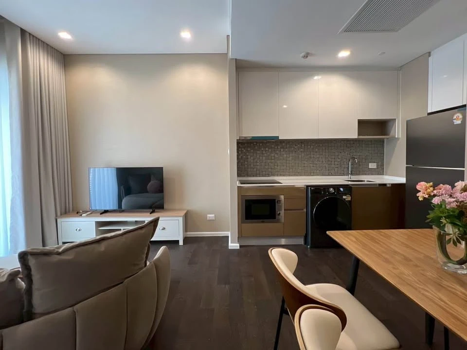 sale/rent : The Saint Residences, corner room, high floor, beautiful view, comfortable, quiet, not hot, head of bed not touching anyone, reserve now.