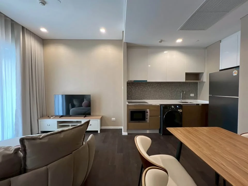 sale/rent : The Saint Residences, corner room, high floor, beautiful view, comfortable, quiet, not hot, head of bed not touching anyone, reserve now.