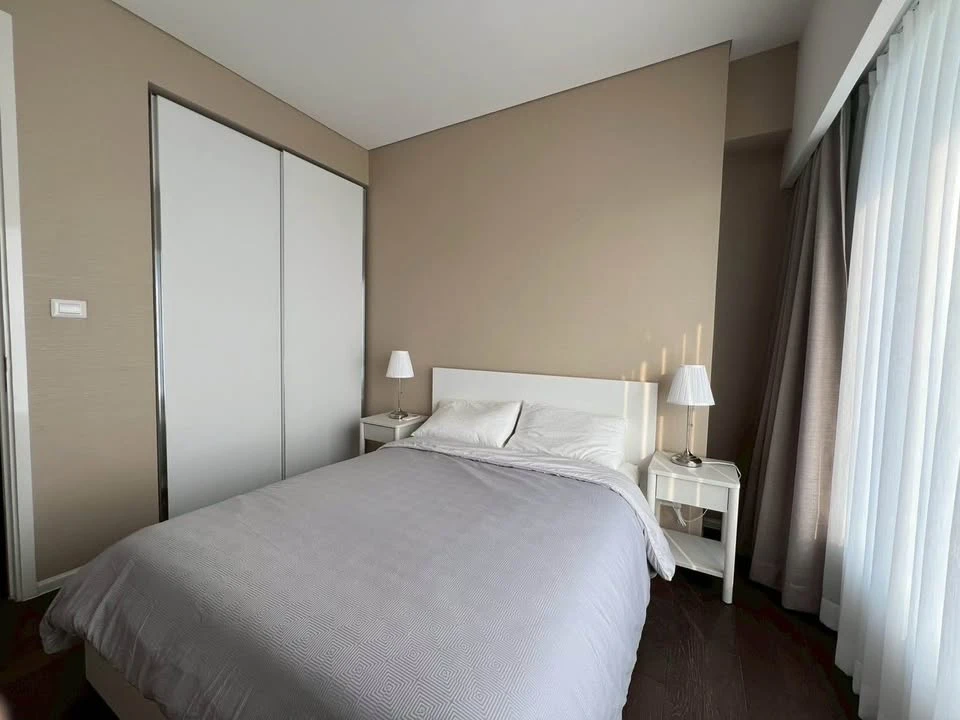sale/rent : The Saint Residences, corner room, high floor, beautiful view, comfortable, quiet, not hot, head of bed not touching anyone, reserve now.