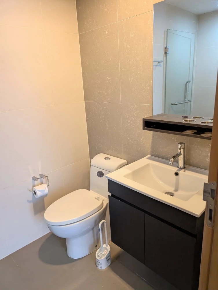 For sale or rent: The Tempo Phahonyothin 2. Two very lovely rooms! Excellent ventilation and airflow. Book now!