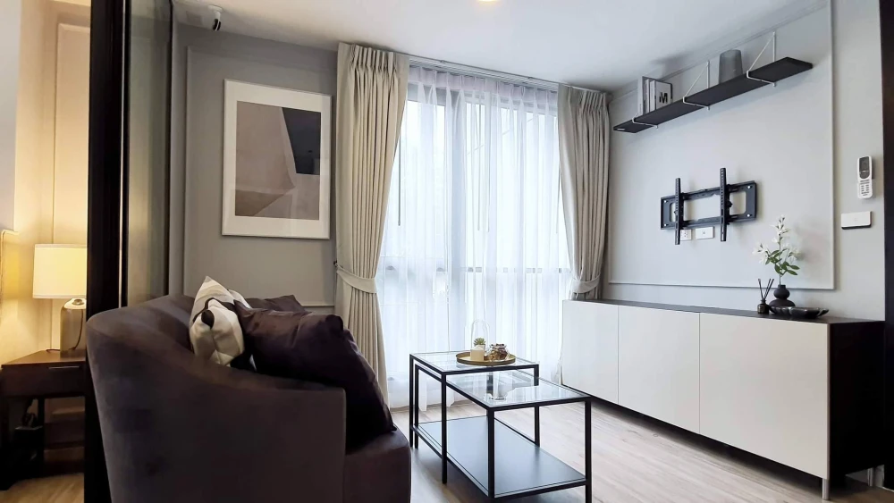 For sale or rent: The Belgravia @ Ratchada-Ladprao 15. Beautifully decorated, stylish unit, perfect for living. Don't miss out!