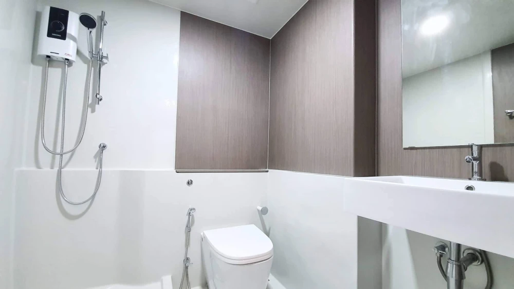 For sale or rent: The Belgravia @ Ratchada-Ladprao 15. Beautifully decorated, stylish unit, perfect for living. Don't miss out!