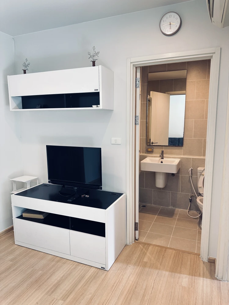 For sale or rent, The Base Chaengwattana, full electrical appliances, economical price, rent or buy, it's worth it, don't miss it.