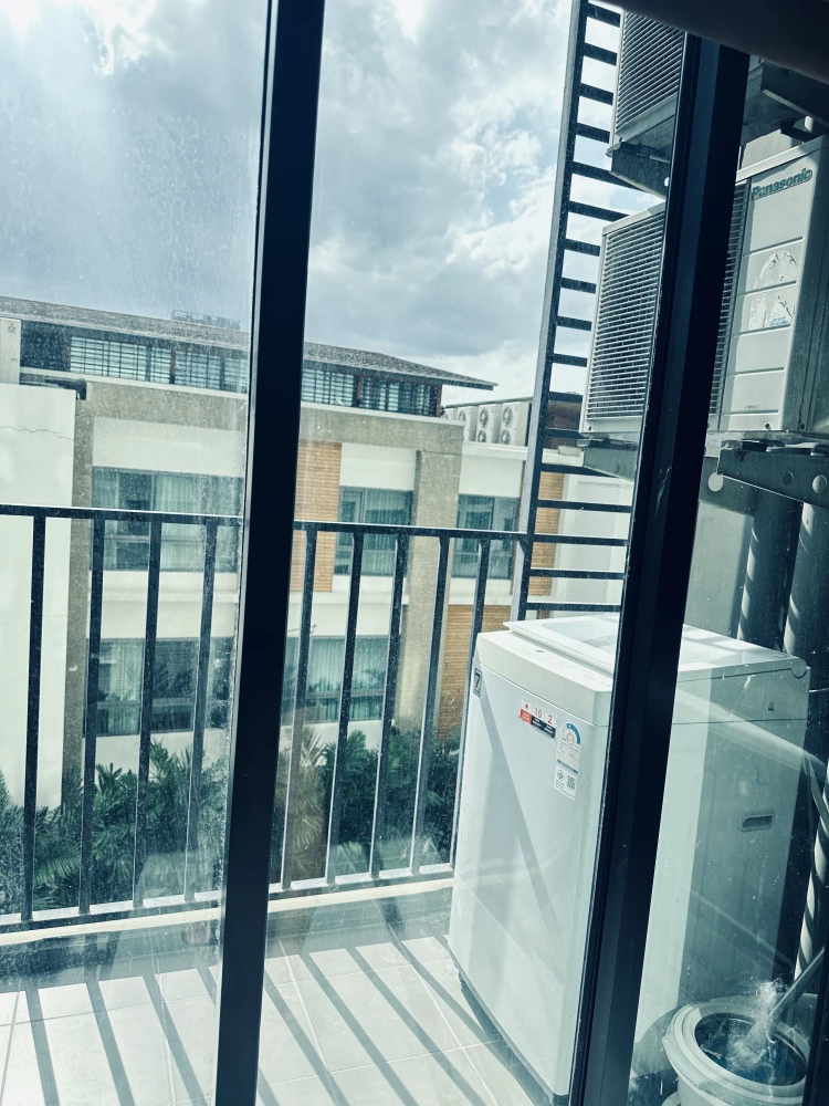 For sale or rent, The Base Chaengwattana, full electrical appliances, economical price, rent or buy, it's worth it, don't miss it.