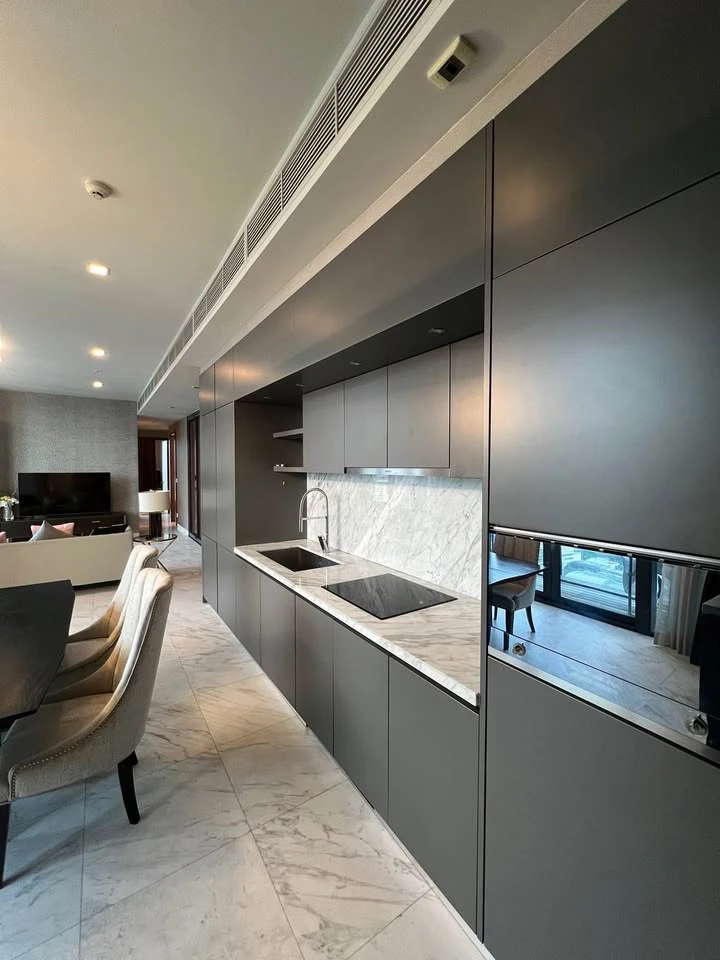 For sale or rent: The Monument Thonglor, 24th floor (highest zone for 2 bedrooms), north facing, open view, shady all day, don't miss it.
