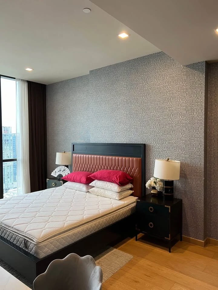 For sale or rent: The Monument Thonglor, 24th floor (highest zone for 2 bedrooms), north facing, open view, shady all day, don't miss it.