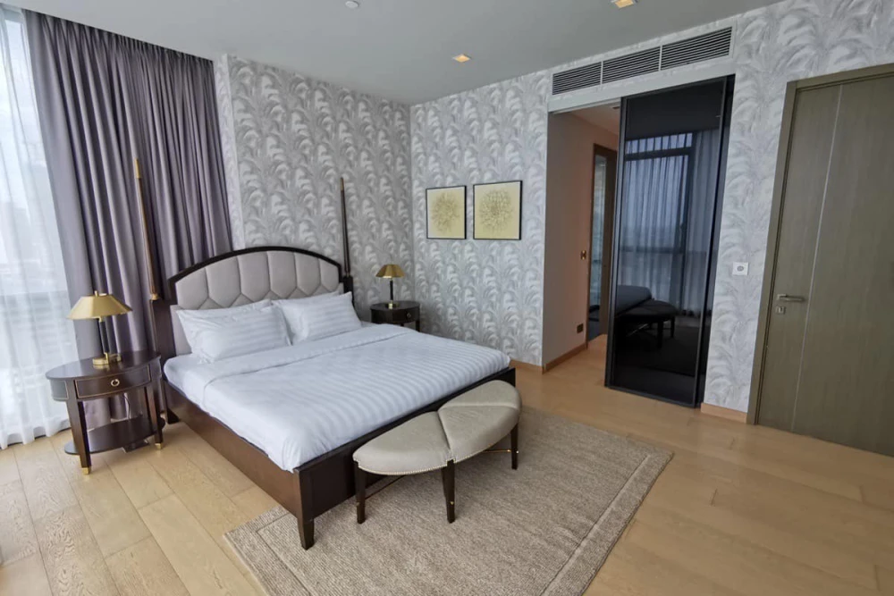 For sale or rent, The Monument Thonglor, spacious room. There is a private lift, the view is very good, you won't be disappointed for sure.
