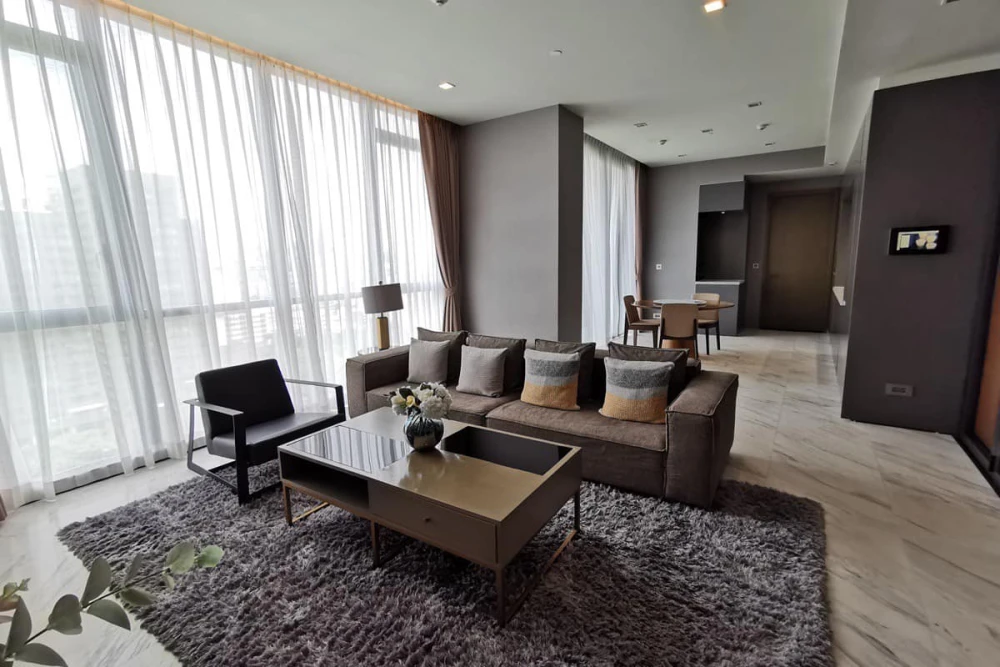 For sale or rent, The Monument Thonglor, spacious room. There is a private lift, the view is very good, you won't be disappointed for sure.