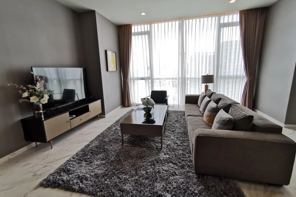 For sale or rent, The Monument Thonglor, spacious room. There is a private lift, the view is very good, you won't be disappointed for sure.