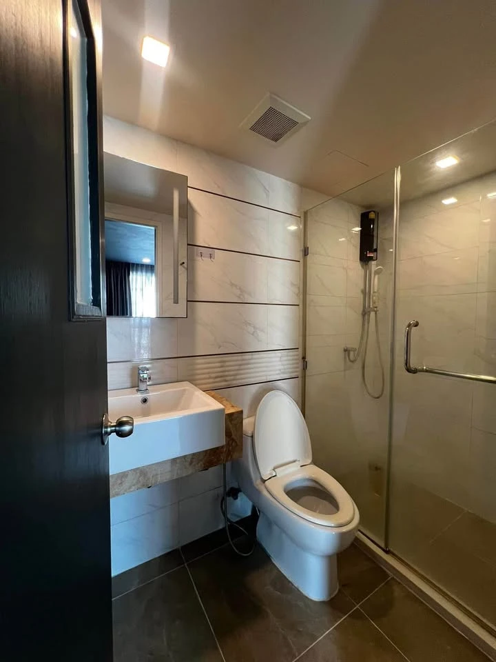 For sale or sale: The Light New York, fully furnished with built-in furniture and full electrical appliances. Move in now, don't hesitate.