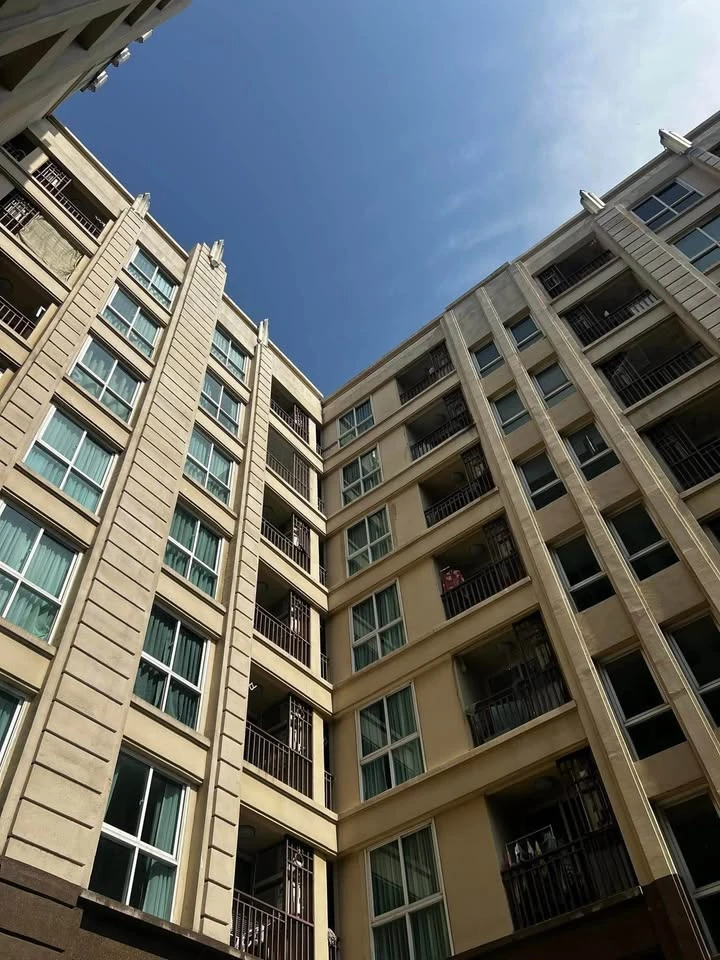 For sale or sale: The Light New York, fully furnished with built-in furniture and full electrical appliances. Move in now, don't hesitate.
