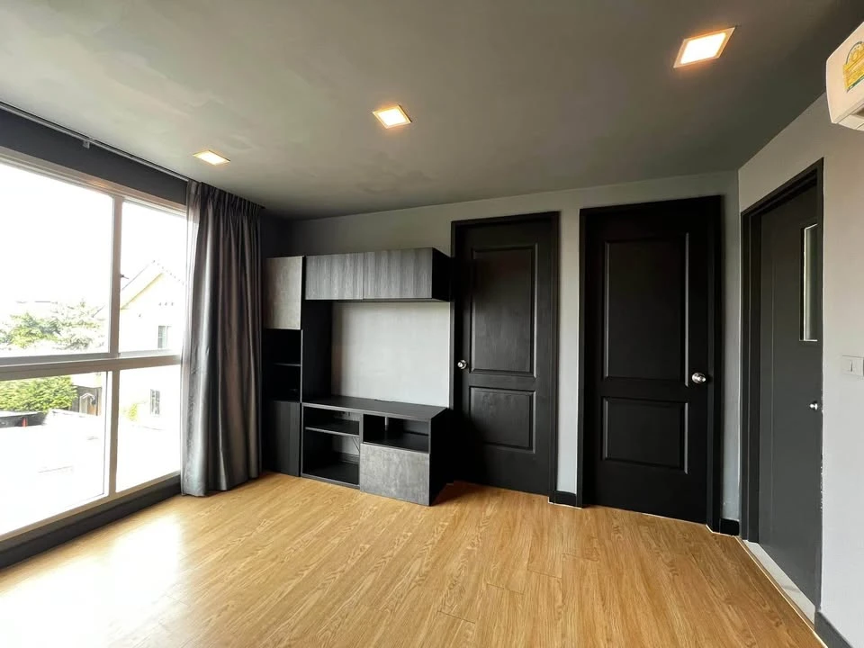 For sale or sale: The Light New York, fully furnished with built-in furniture and full electrical appliances. Move in now, don't hesitate.
