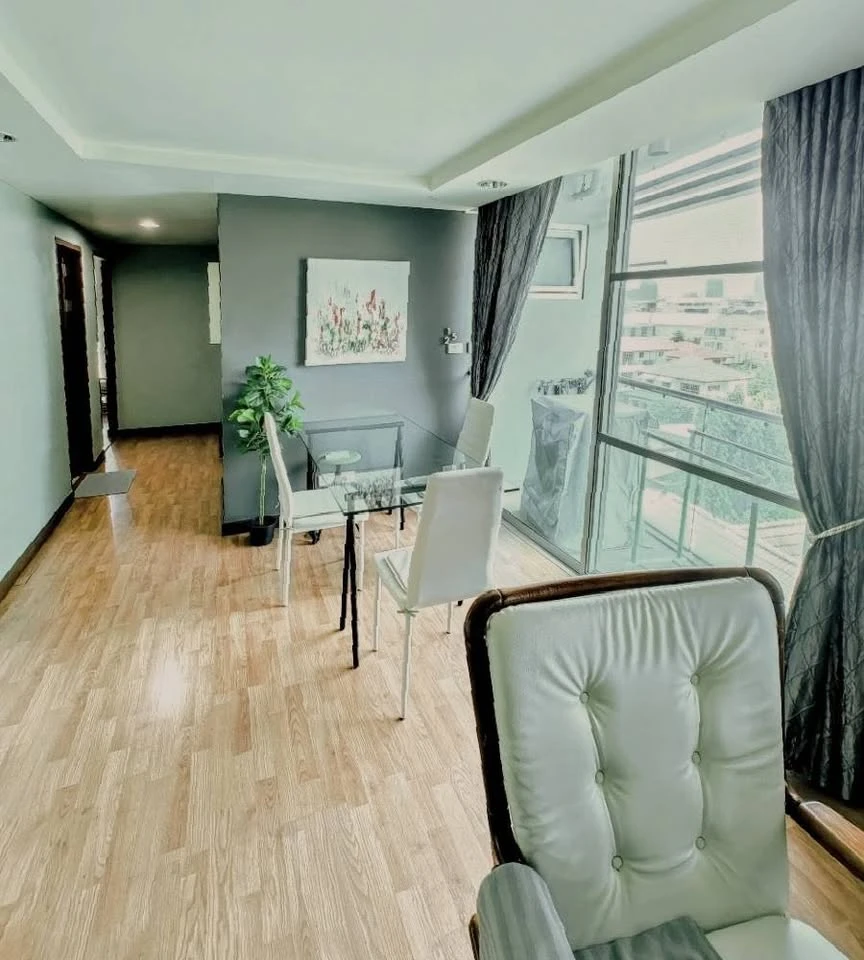 sale/rent The Chris Ratchada 17, corner room with beautiful views on both sides, with a view of the romantic sunset, like living in the middle of the