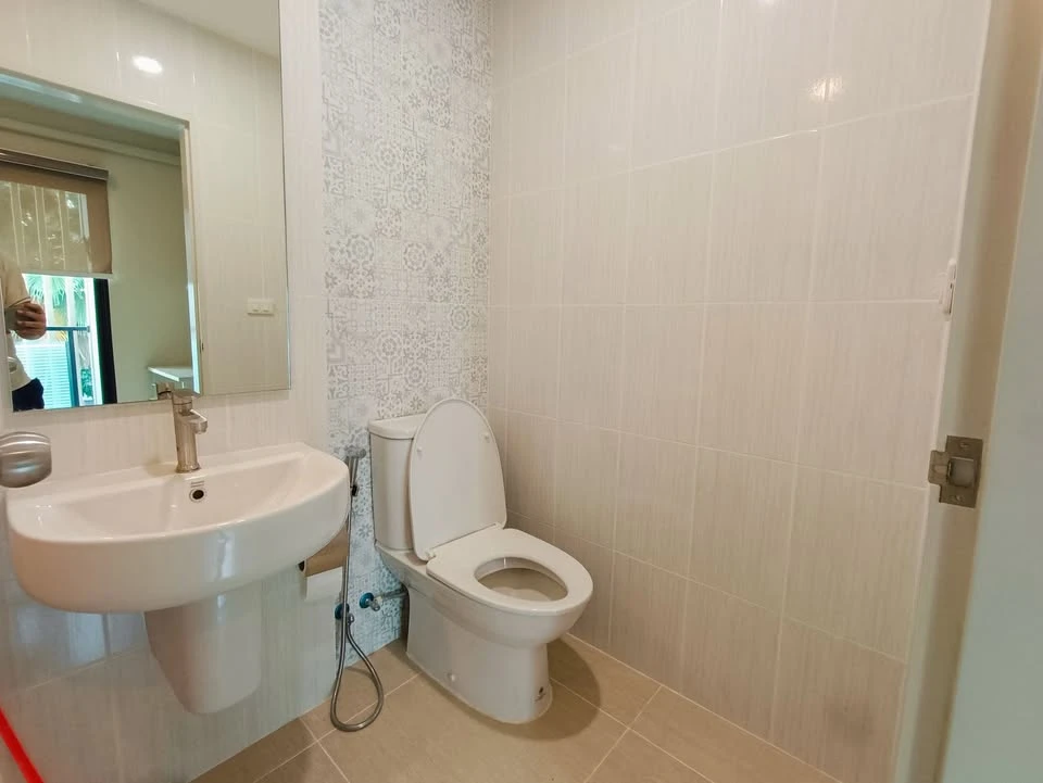 For sale, for rent, The Cube Plus Phahon Yothin 56, decorated with built-in soundproof headboard wall, beautiful view next to the swimming pool