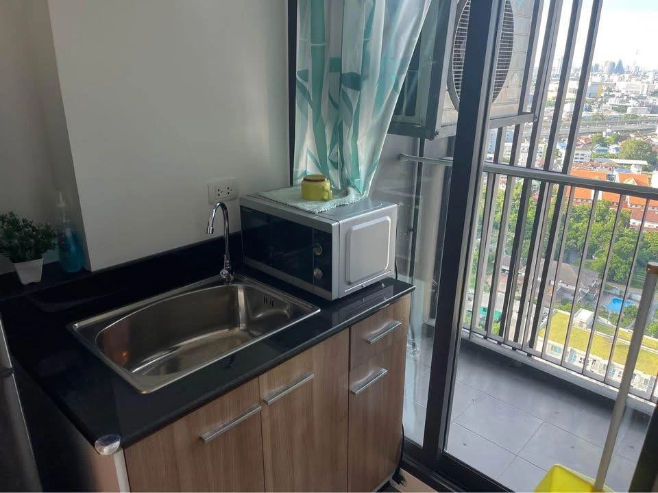 For sale, for rent, The Tree Rio Bang O Station, high floor room, 24th floor, very good breeze, amazing city view, interested, book now.