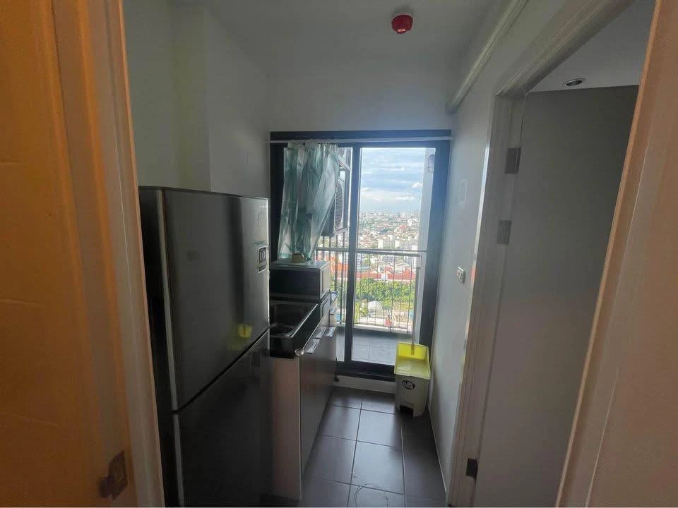 For sale, for rent, The Tree Rio Bang O Station, high floor room, 24th floor, very good breeze, amazing city view, interested, book now.