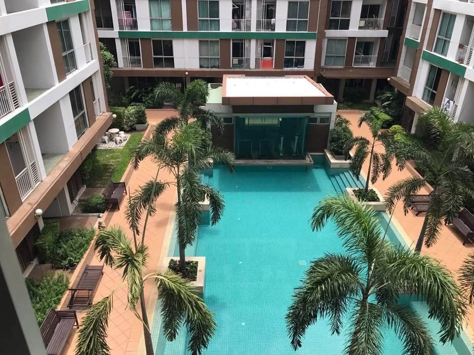 For sale, for rent, The Niche City Lat Phrao 130, 4th floor, swimming pool view, very chill, lots of space in the room, definitely not cramped, urgent