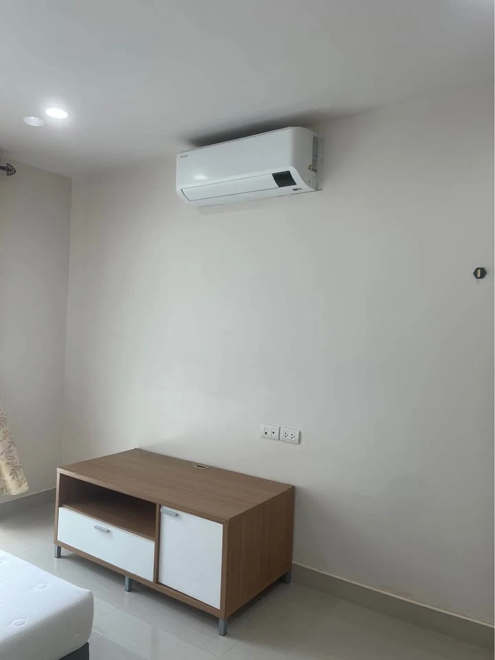 For sale, for rent, The Niche City Lat Phrao 130, 4th floor, swimming pool view, very chill, lots of space in the room, definitely not cramped, urgent