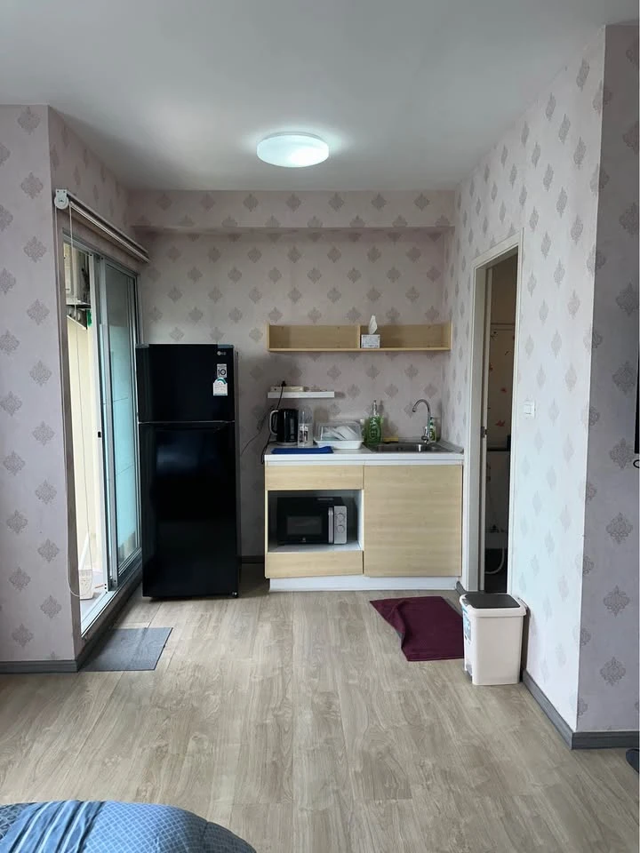 For sale or rent: The Point Condo Rangsit Khlong 6, studio room, 2nd floor, water view, wallpapered throughout the room. Reserve now!