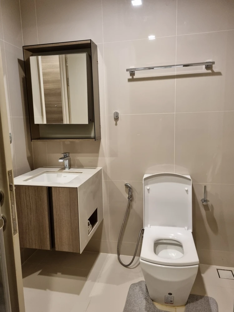 For sale or rent: The Line Phahonyothin-Pradipat. Spacious and comfortable room. Fully furnished with appliances. Ready to move in.