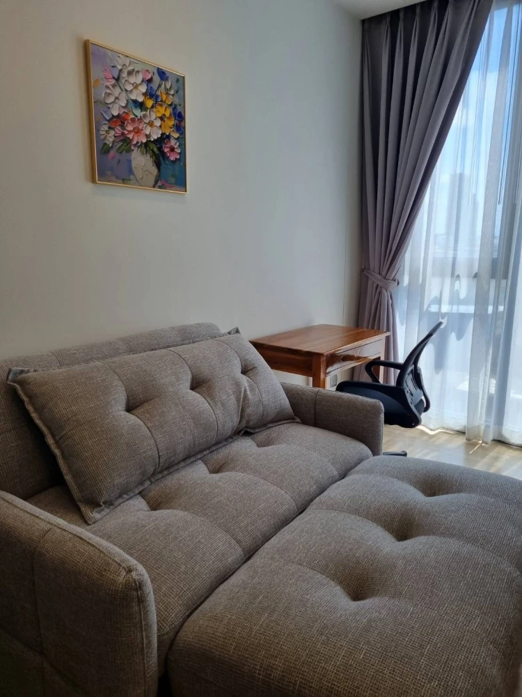 For sale or rent: The Line Phahonyothin-Pradipat. Spacious and comfortable room. Fully furnished with appliances. Ready to move in.