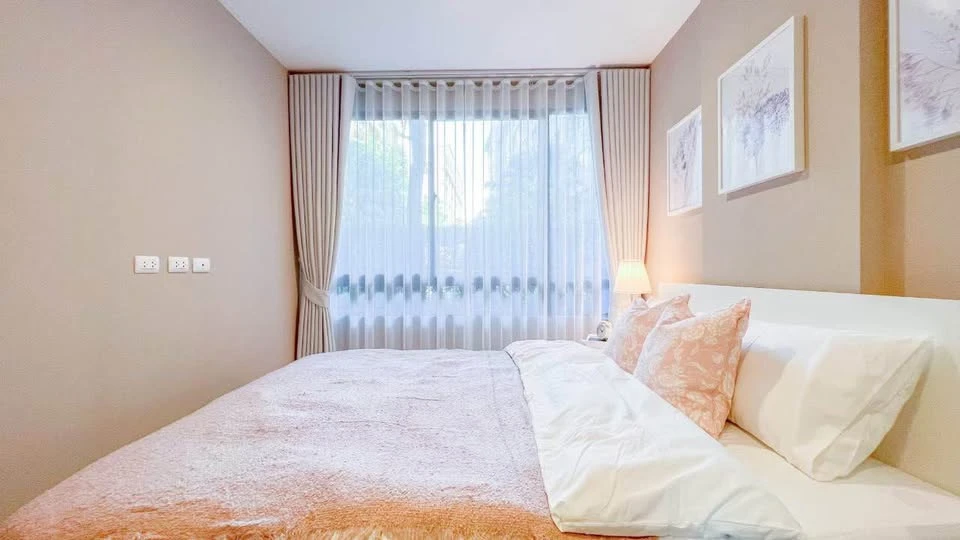 For sale or rent, Metro Luxe Ratchada, 1st floor, balcony next to the garden, very shady, inside the room fully decorated, all in one place, book now.