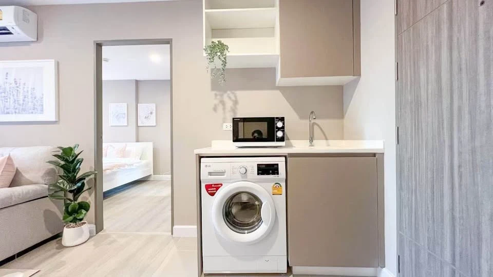 For sale or rent, Metro Luxe Ratchada, 1st floor, balcony next to the garden, very shady, inside the room fully decorated, all in one place, book now.