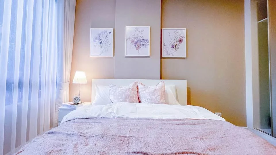 For sale or rent, Metro Luxe Ratchada, 1st floor, balcony next to the garden, very shady, inside the room fully decorated, all in one place, book now.