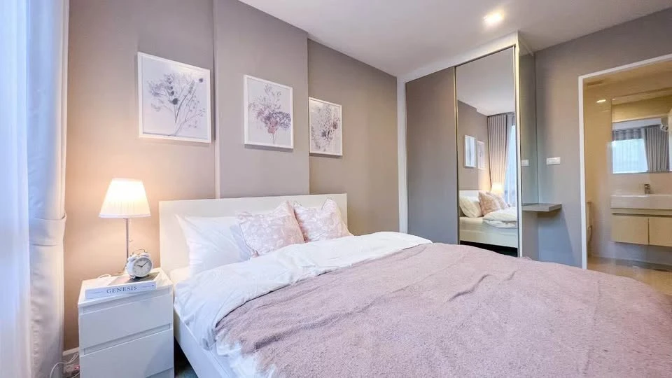 For sale or rent, Metro Luxe Ratchada, 1st floor, balcony next to the garden, very shady, inside the room fully decorated, all in one place, book now.