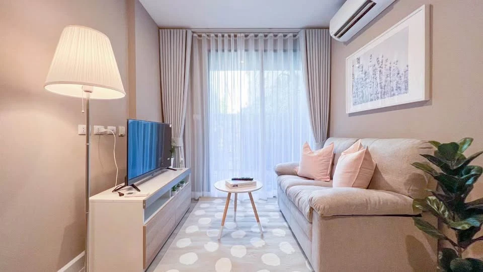 For sale or rent, Metro Luxe Ratchada, 1st floor, balcony next to the garden, very shady, inside the room fully decorated, all in one place, book now.