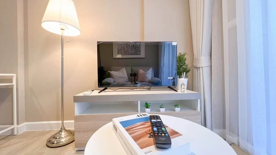 For sale or rent, Metro Luxe Ratchada, 1st floor, balcony next to the garden, very shady, inside the room fully decorated, all in one place, book now.