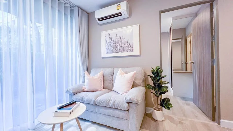 For sale or rent, Metro Luxe Ratchada, 1st floor, balcony next to the garden, very shady, inside the room fully decorated, all in one place, book now.