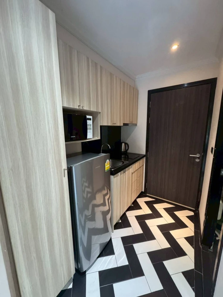 For sale or rent: Venetian Signature Condo Resort Pattaya, 1st floor, poolside room, quiet corner room, hurry and reserve now!