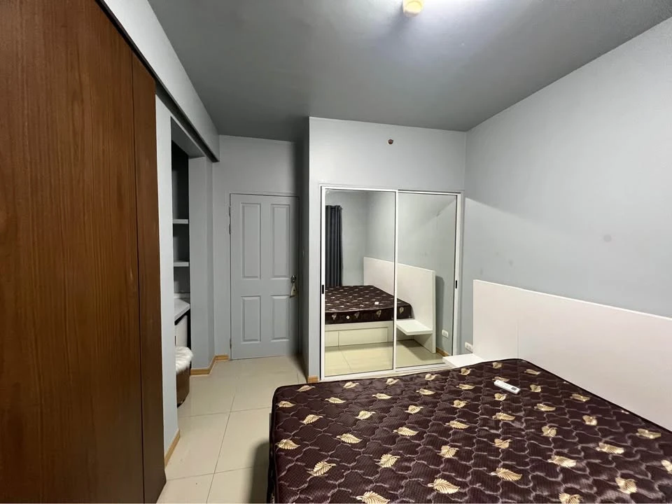 For sale or rent A Space Asoke-Ratchada, spacious room, comfortable and fully furnished, book now, don't miss it.