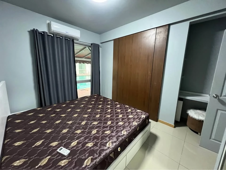 For sale or rent A Space Asoke-Ratchada, spacious room, comfortable and fully furnished, book now, don't miss it.
