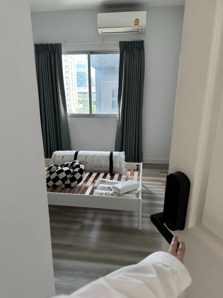 For sale or rent: A Space Asoke-Ratchada, empty room ready to be decorated, 9th floor, this corner is a very peaceful corner, you can't miss it.