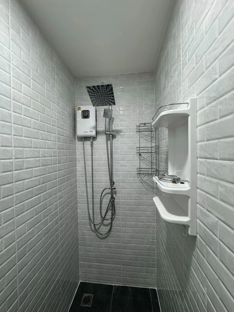 For sale or rent: A Space Asoke-Ratchada, empty room ready to be decorated, 9th floor, this corner is a very peaceful corner, you can't miss it.