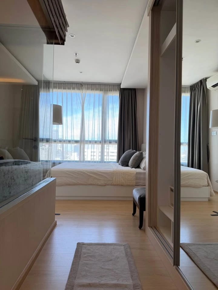 For sale or rent: H Condo Sukhumvit 43. Great view, good ventilation, no buildings blocking the view, no evening sun, the room stays cool. Book now!