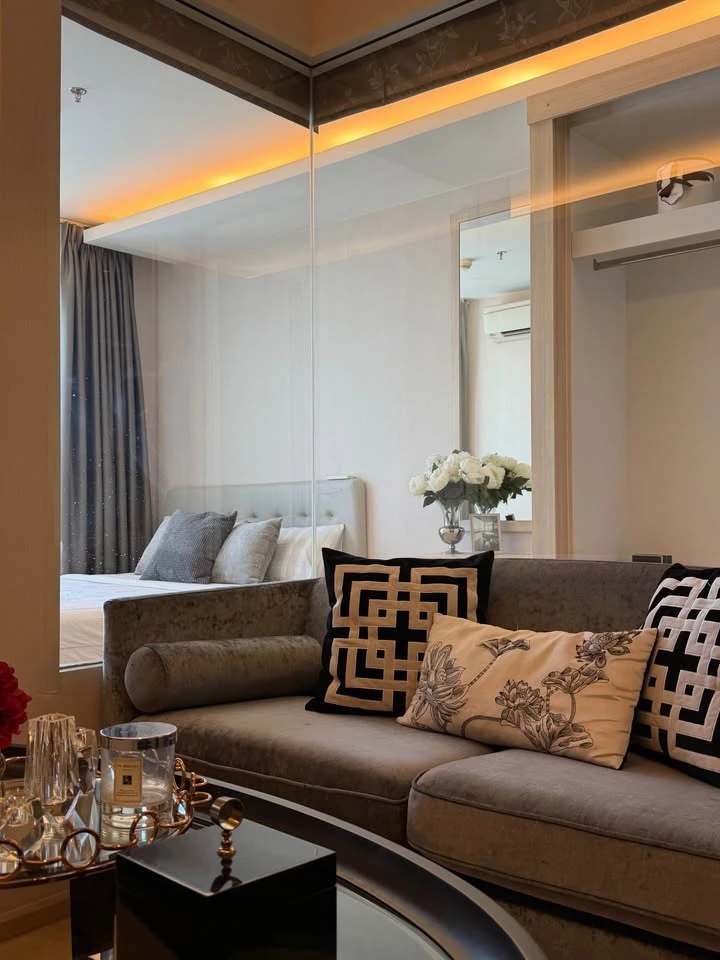 For sale or rent: H Condo Sukhumvit 43. Great view, good ventilation, no buildings blocking the view, no evening sun, the room stays cool. Book now!