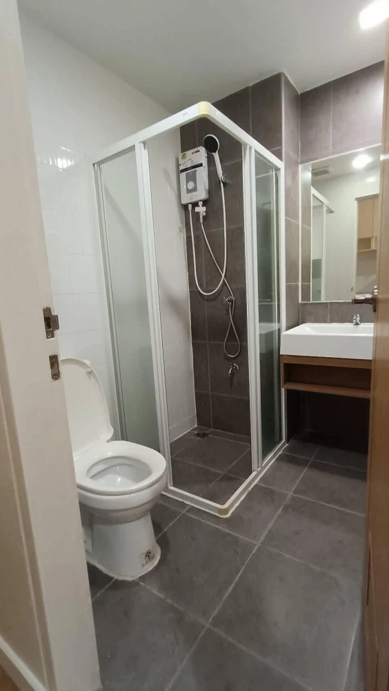 For sale or rent: H2 Ramintra 21, 2nd floor, same floor as the swimming pool, complete with electrical appliances. Don't miss out!