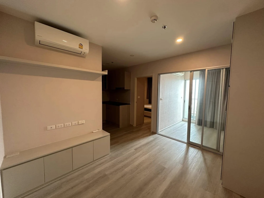 For sale, for rent, Elio Sathorn-Wutthakat, has a good built-in cabinet, a spacious room, airy, comfortable, don't miss it.
