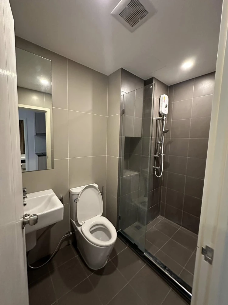 For sale, for rent, Elio Sathorn-Wutthakat, has a good built-in cabinet, a spacious room, airy, comfortable, don't miss it.