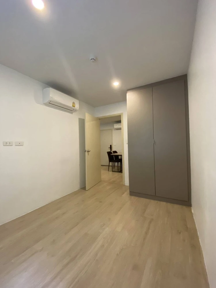 For sale or rent: Elio Del Mall Phahonyothin 34. Features two digital door locks (front and back), garden and swimming pool access. Move in now, don't
