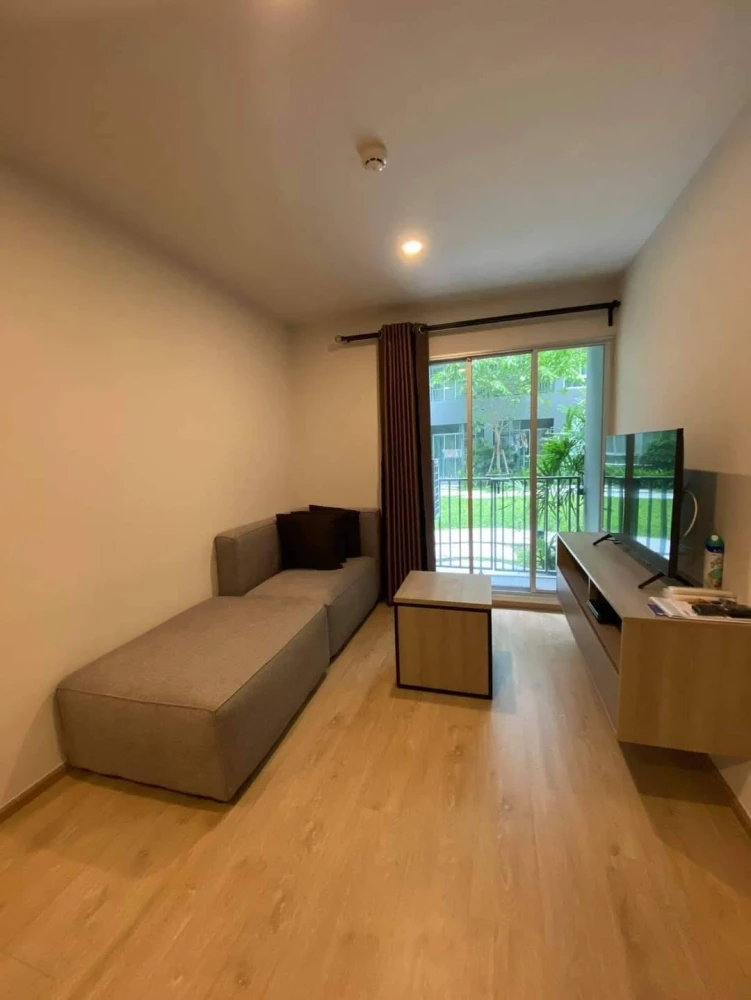 For sale or rent: Elio Del Mall Phahonyothin 34. Features two digital door locks (front and back), garden and swimming pool access. Move in now, don't