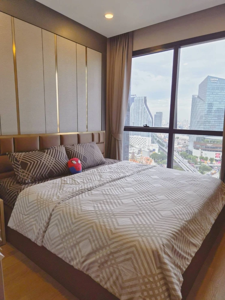 For sale/rent: Ashton Chula-Silom. Exceptionally spacious unit on a very high floor, beautifully decorated and stunning—book now before it’s gone!