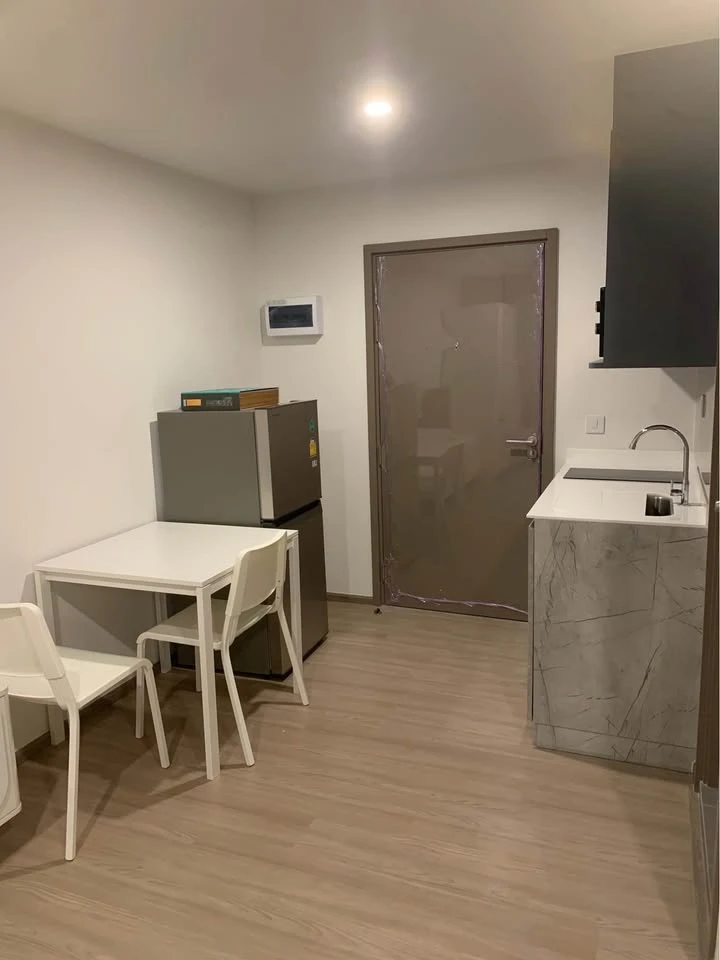 For rent/sale Aspire Ratchayothin, 3rd floor, corner room, complete with amenities. Just come and move in.