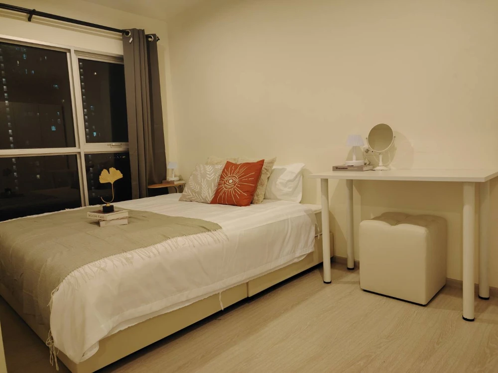 For sale, for rent, Aspire Sathorn-Taksin (Timber Zone), empty room, long balcony, swimming pool view, reserve quickly.